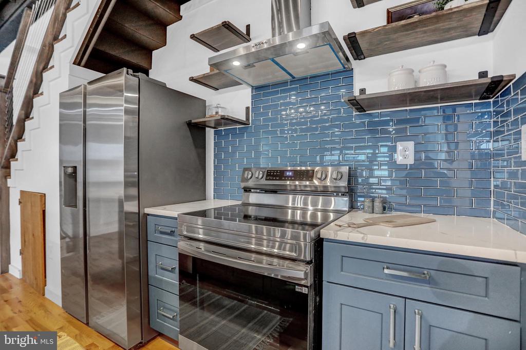 903 W 37TH STREET
