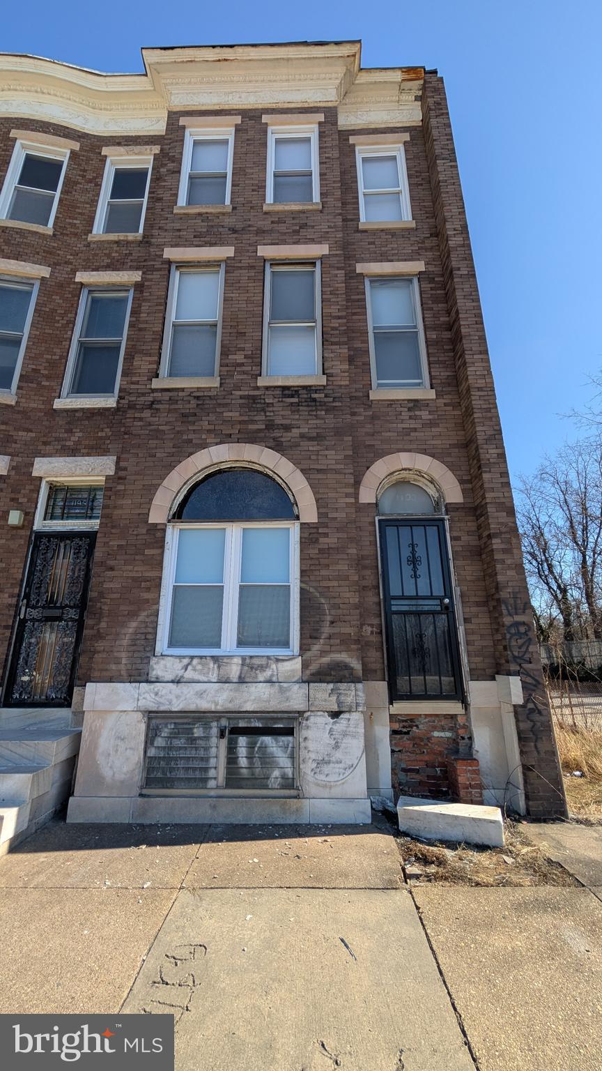 1193 N FULTON AVENUE