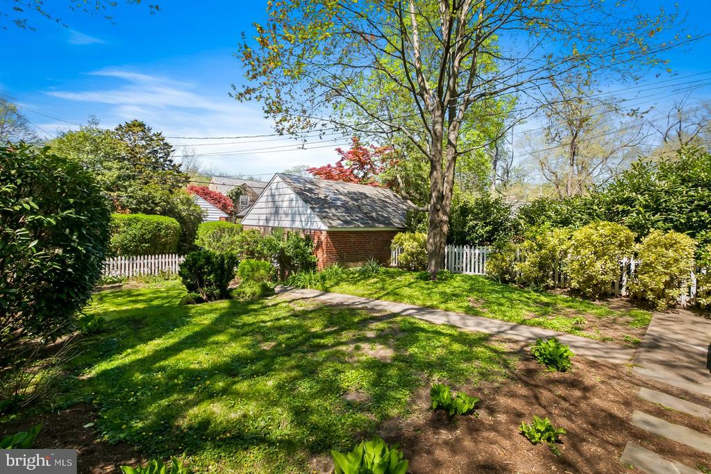 5008 BROADMOOR ROAD