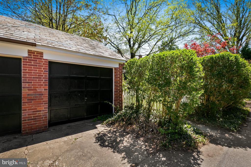 5008 BROADMOOR ROAD