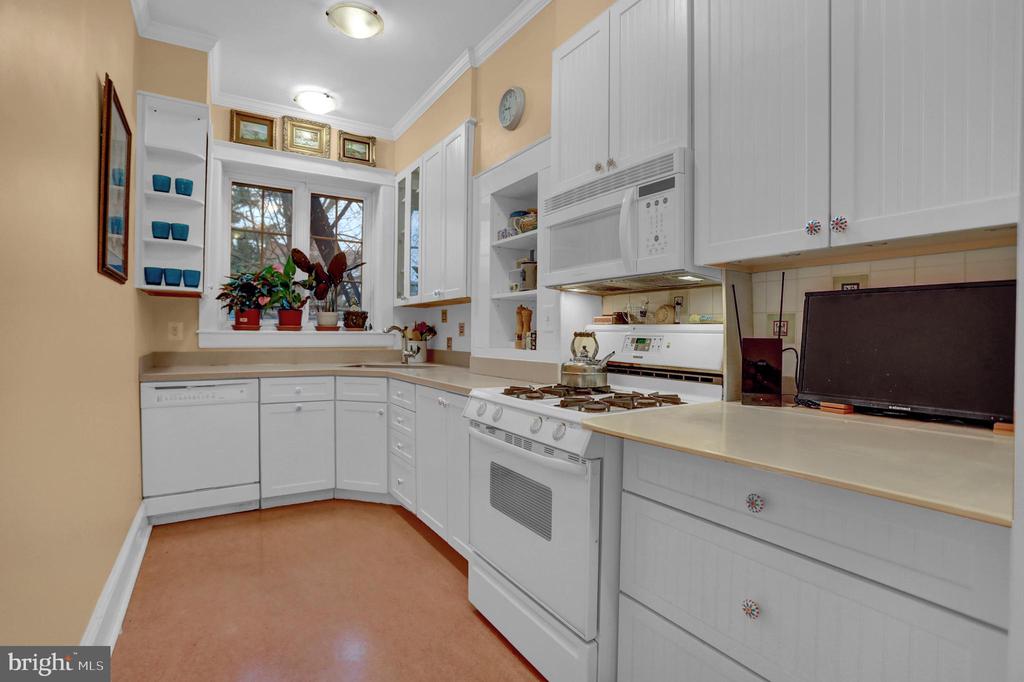 607 SOMERSET ROAD 2
