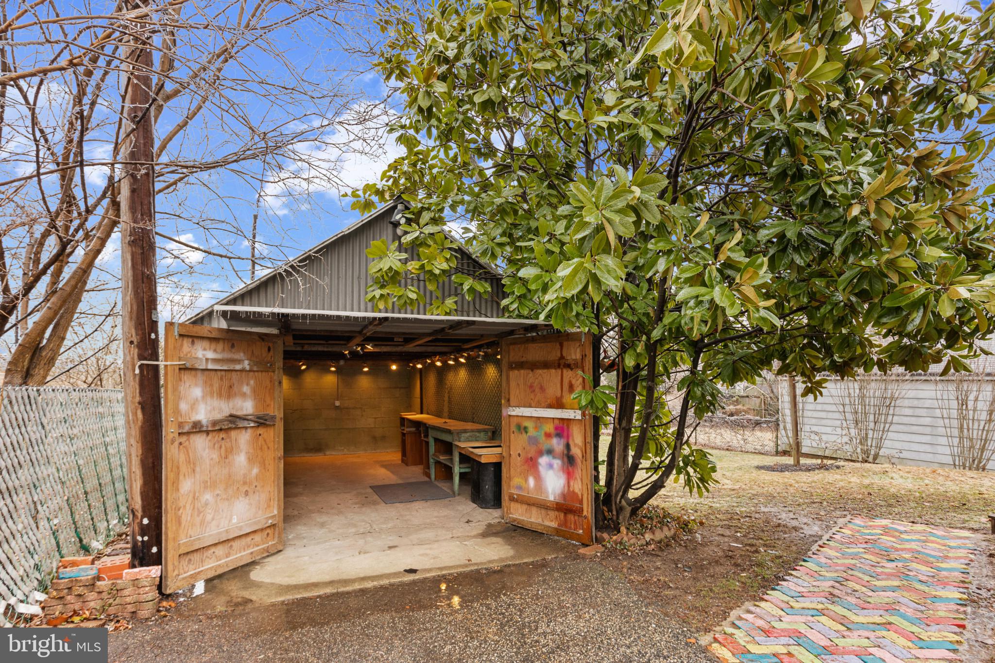 3204 CLEARVIEW AVENUE