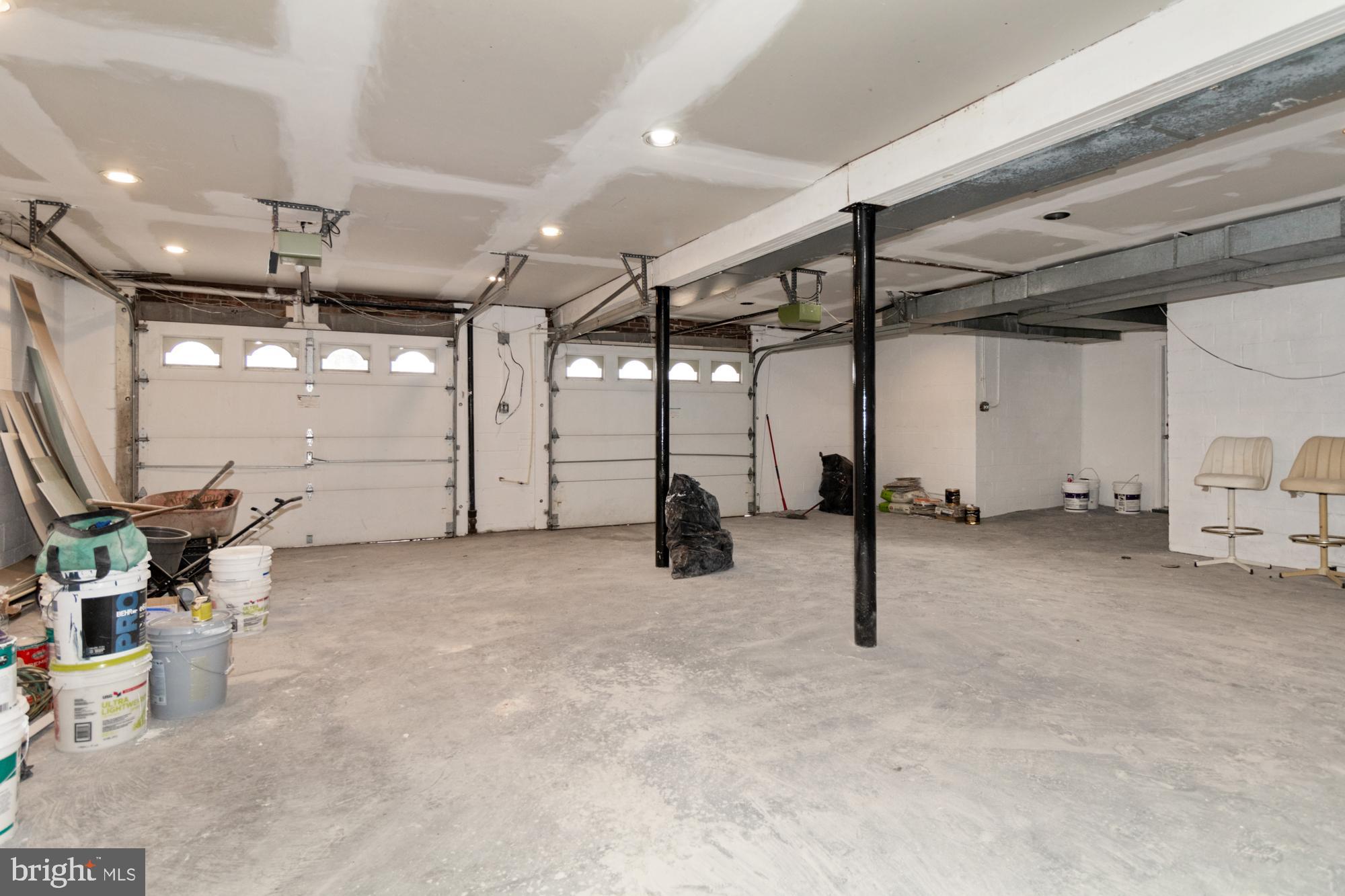 2315 LYNDHURST AVENUE