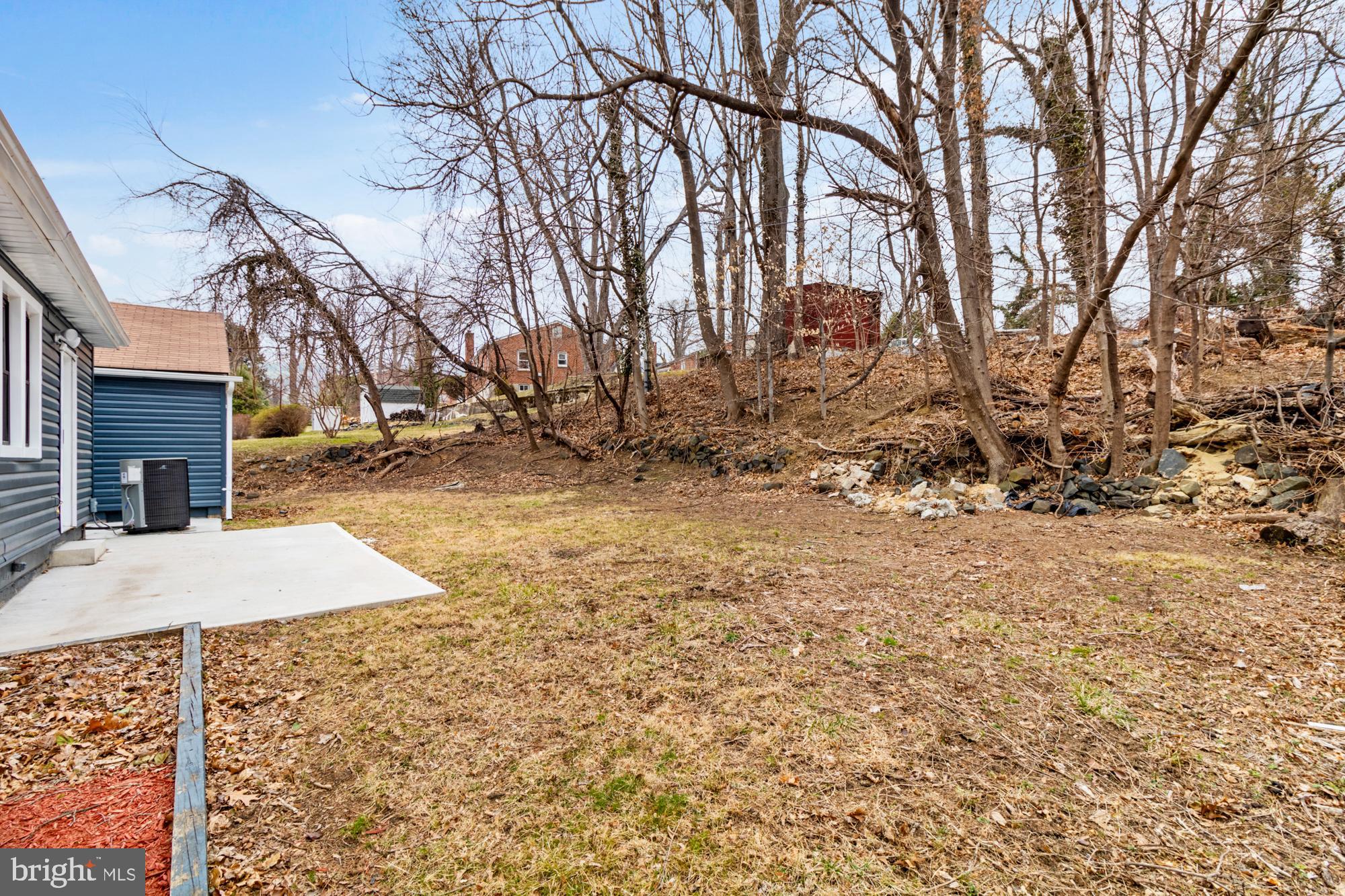 2315 LYNDHURST AVENUE