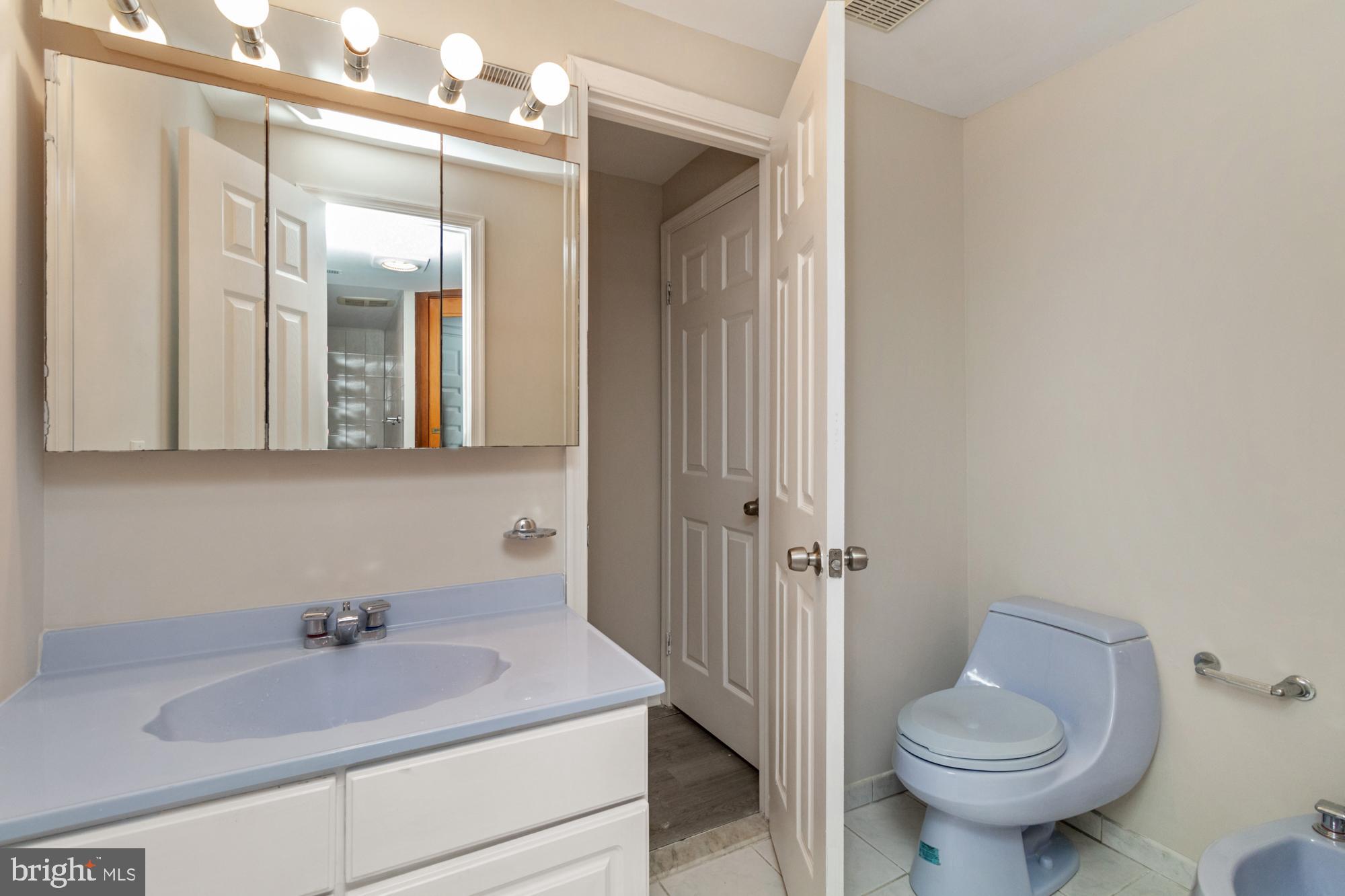 2315 LYNDHURST AVENUE