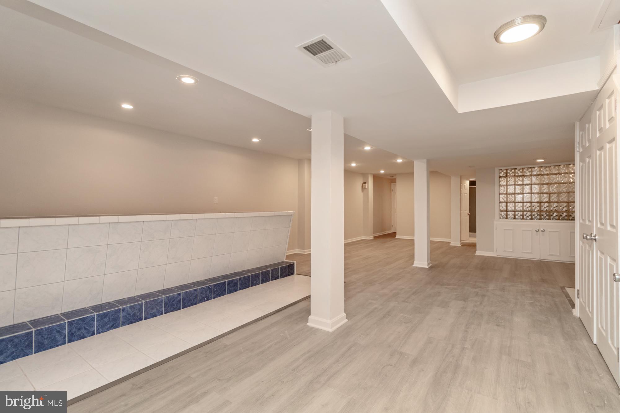 2315 LYNDHURST AVENUE