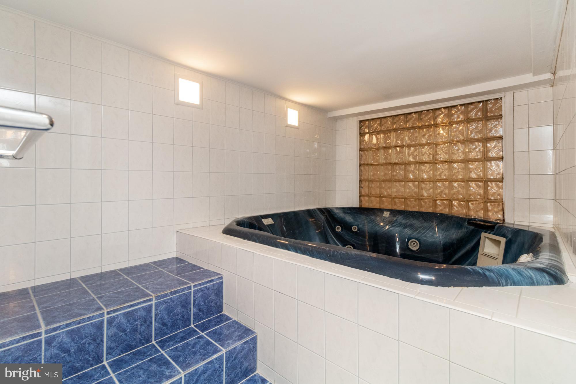 2315 LYNDHURST AVENUE