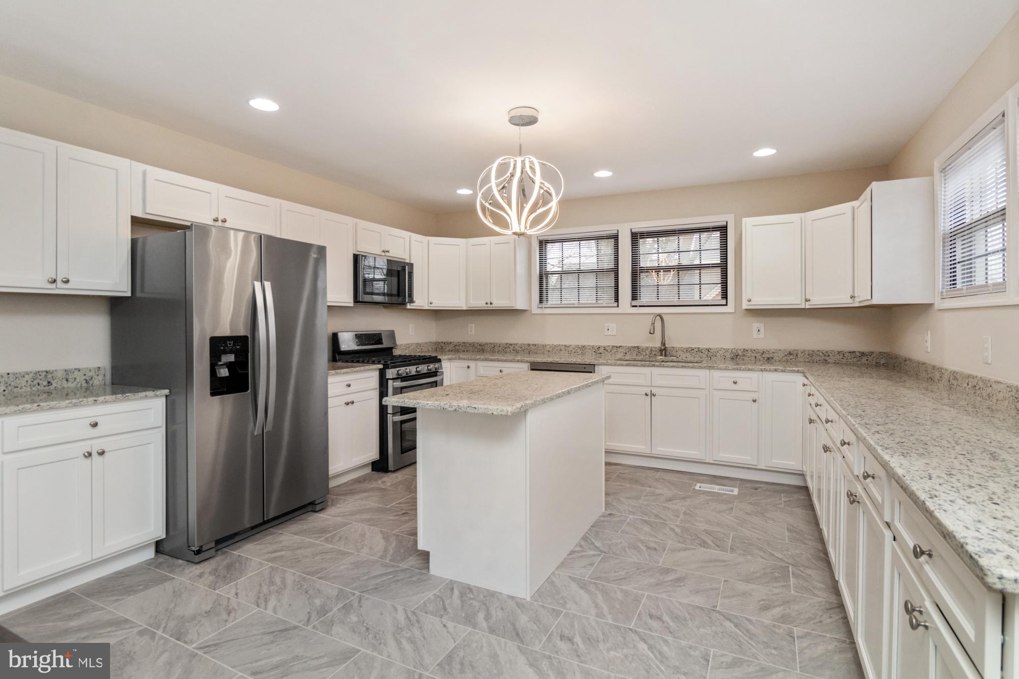 2315 LYNDHURST AVENUE