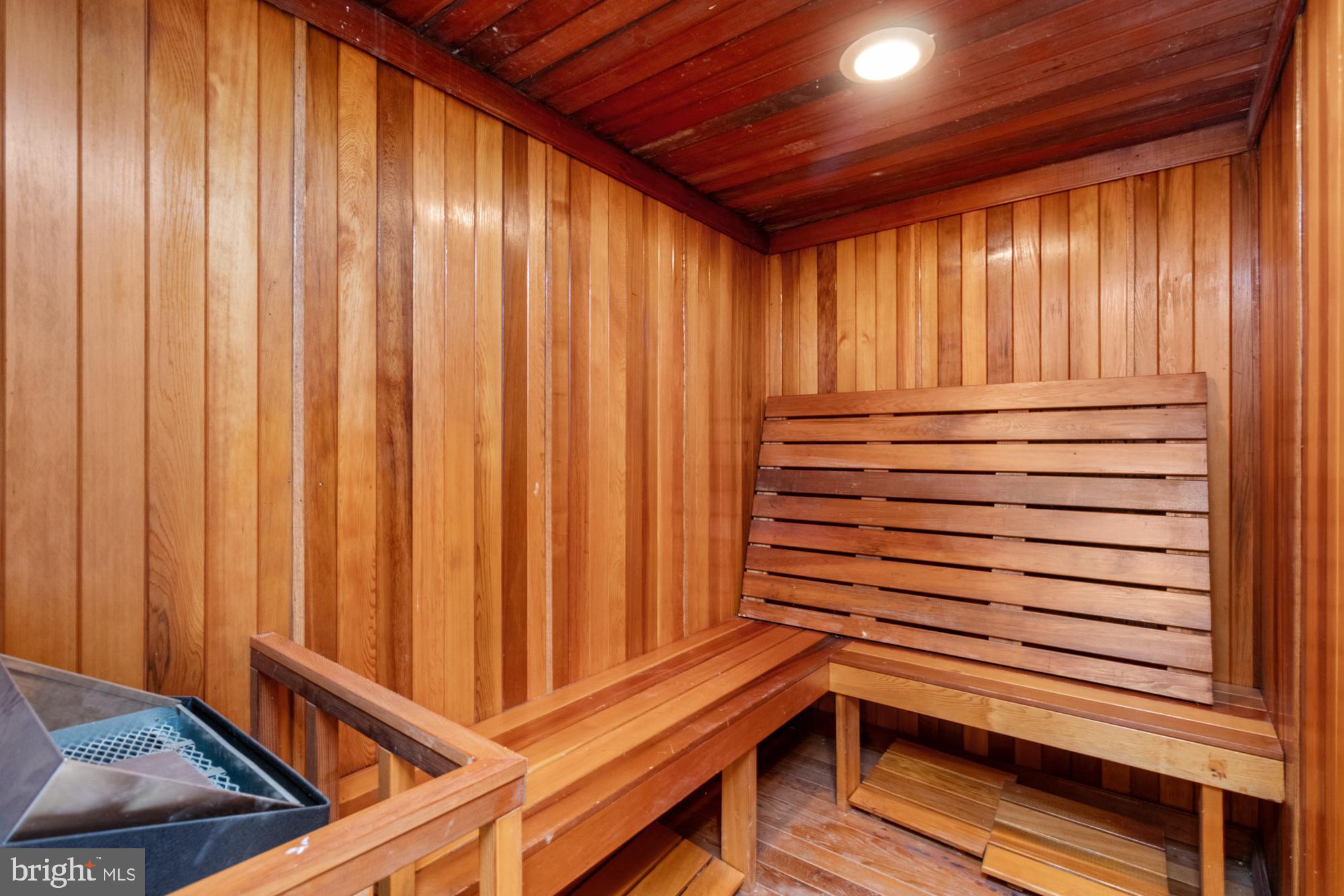 2315 LYNDHURST AVENUE