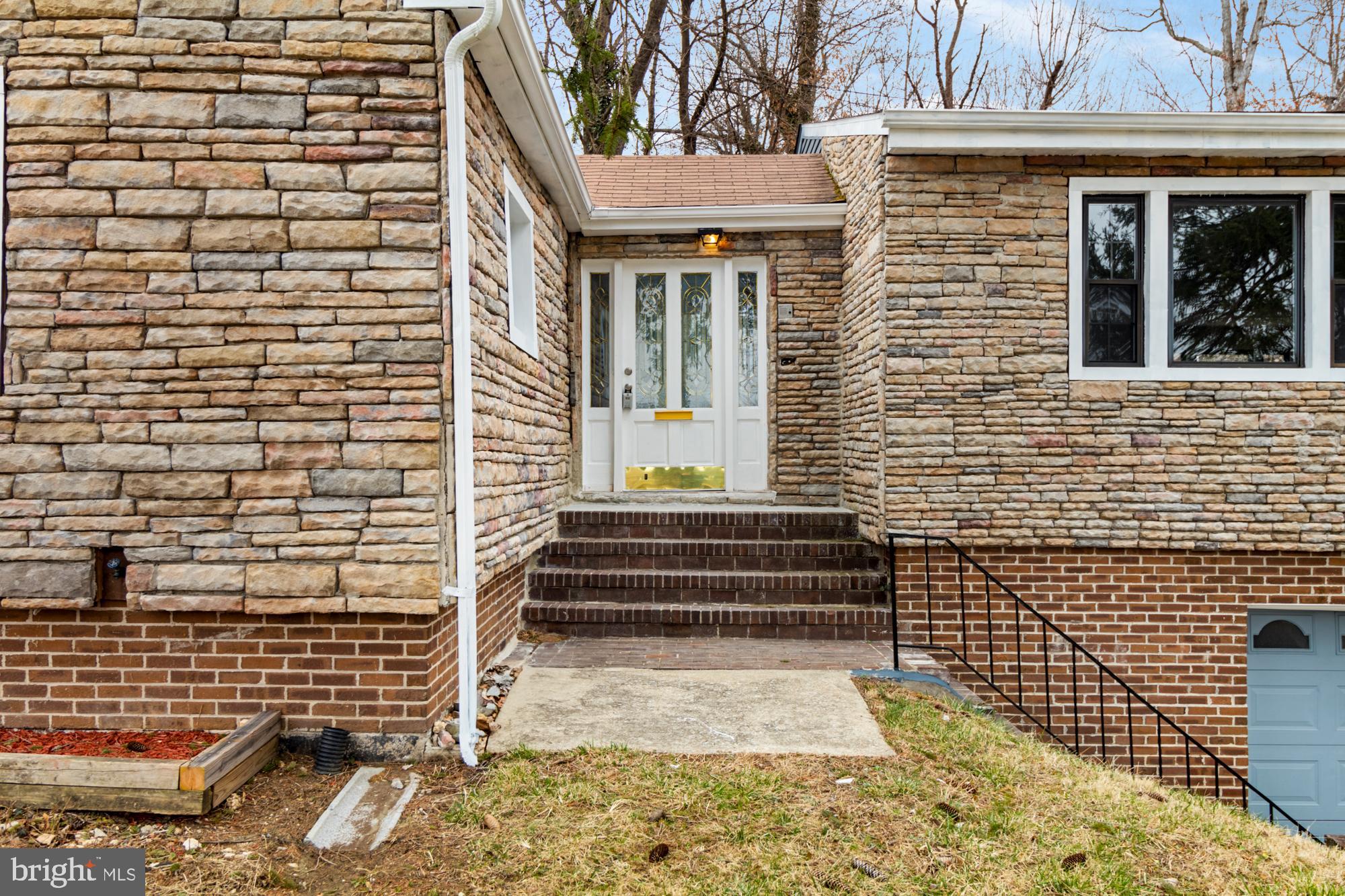 2315 LYNDHURST AVENUE