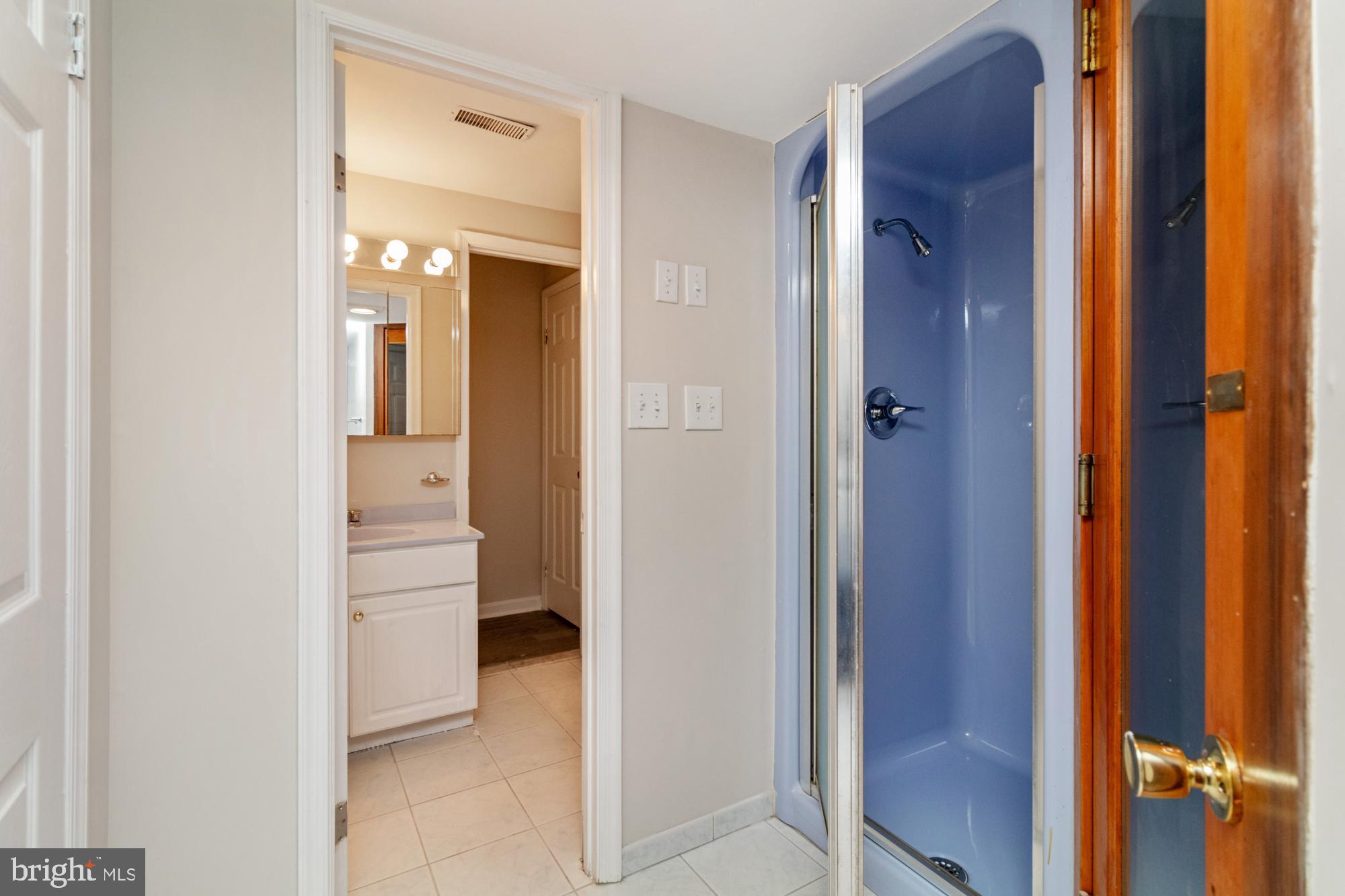 2315 LYNDHURST AVENUE