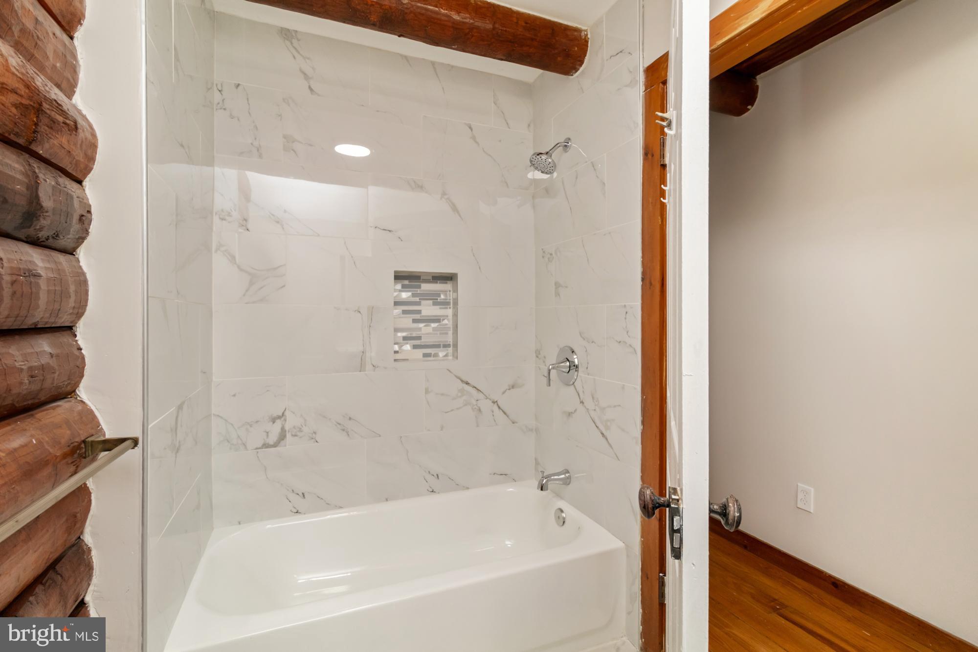 2315 LYNDHURST AVENUE