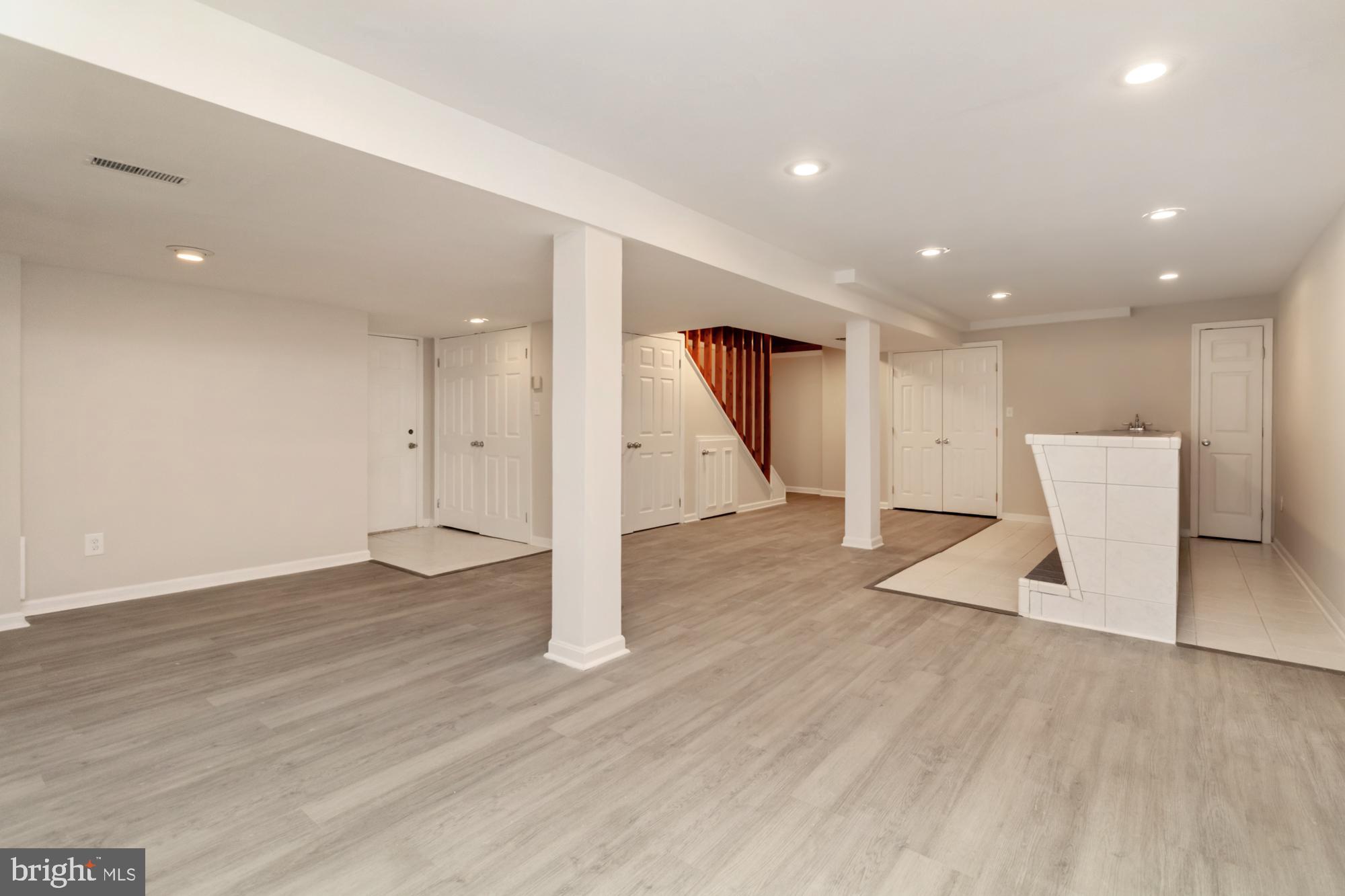 2315 LYNDHURST AVENUE