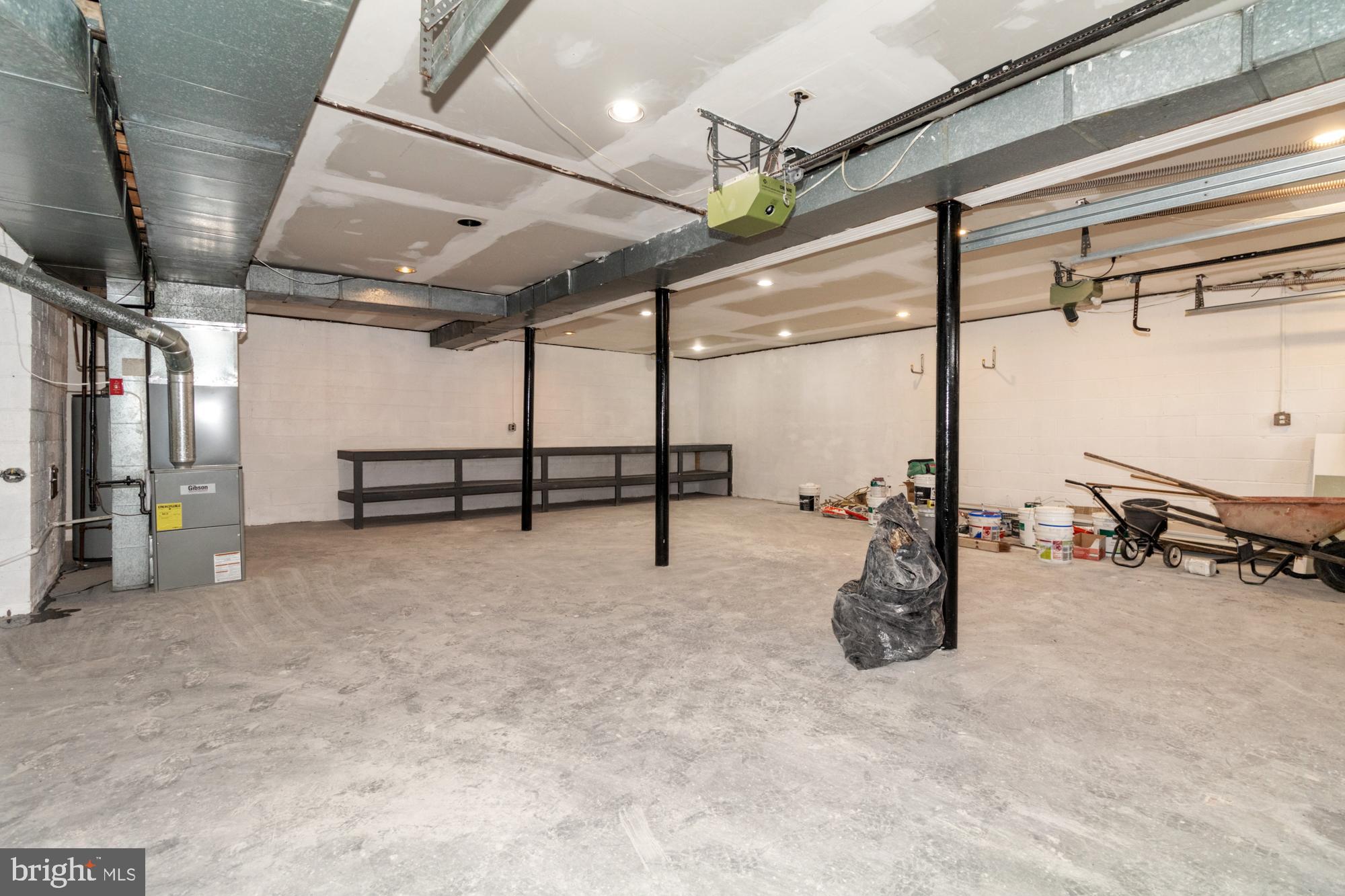 2315 LYNDHURST AVENUE