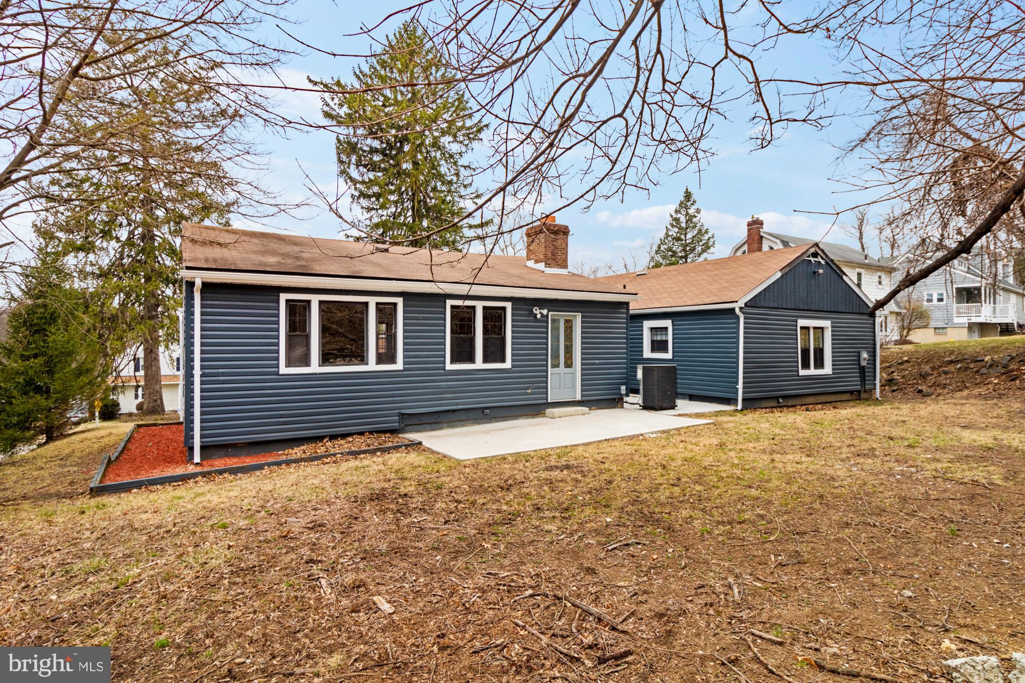 2315 LYNDHURST AVENUE