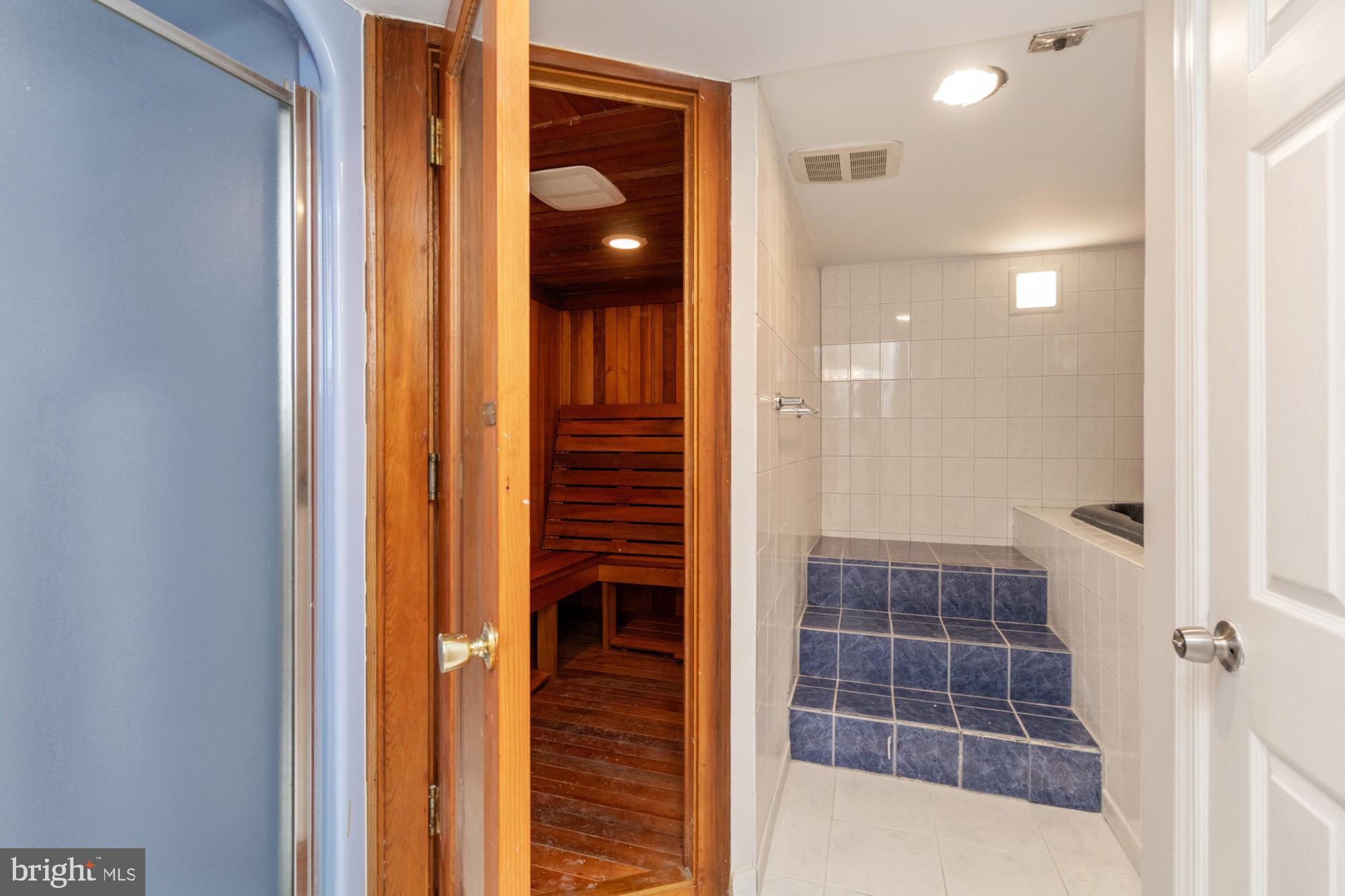 2315 LYNDHURST AVENUE