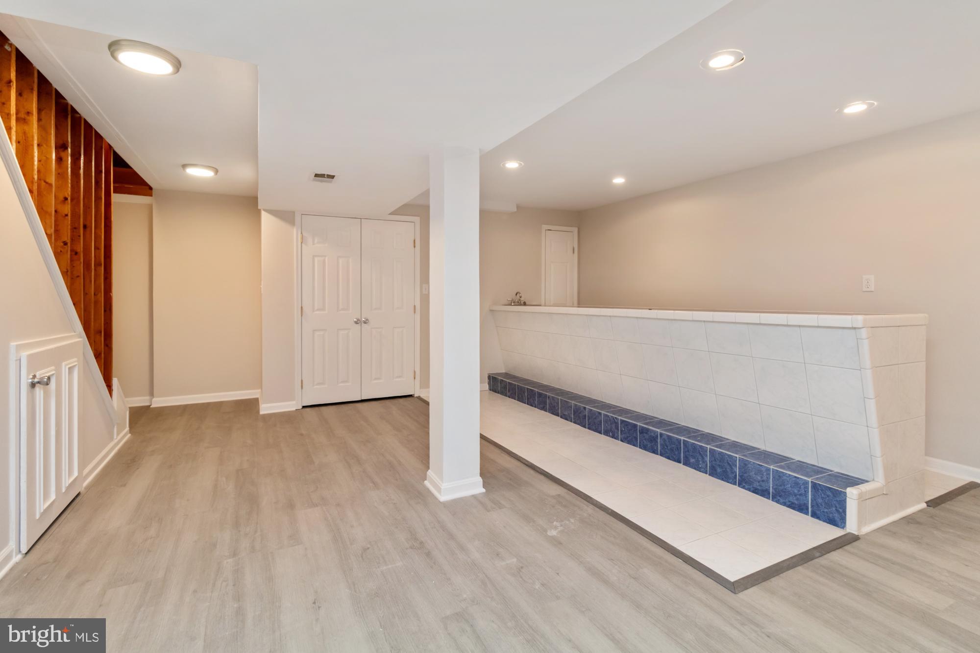 2315 LYNDHURST AVENUE