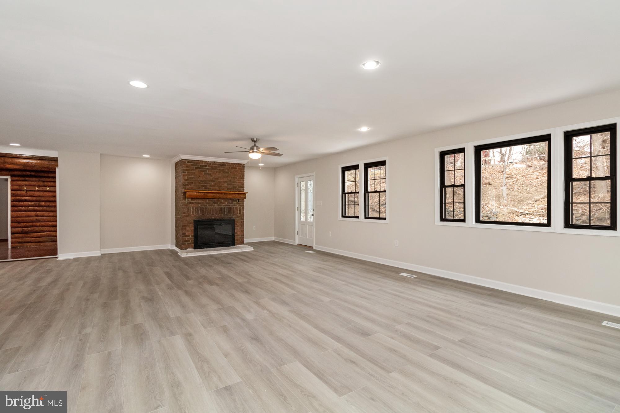 2315 LYNDHURST AVENUE