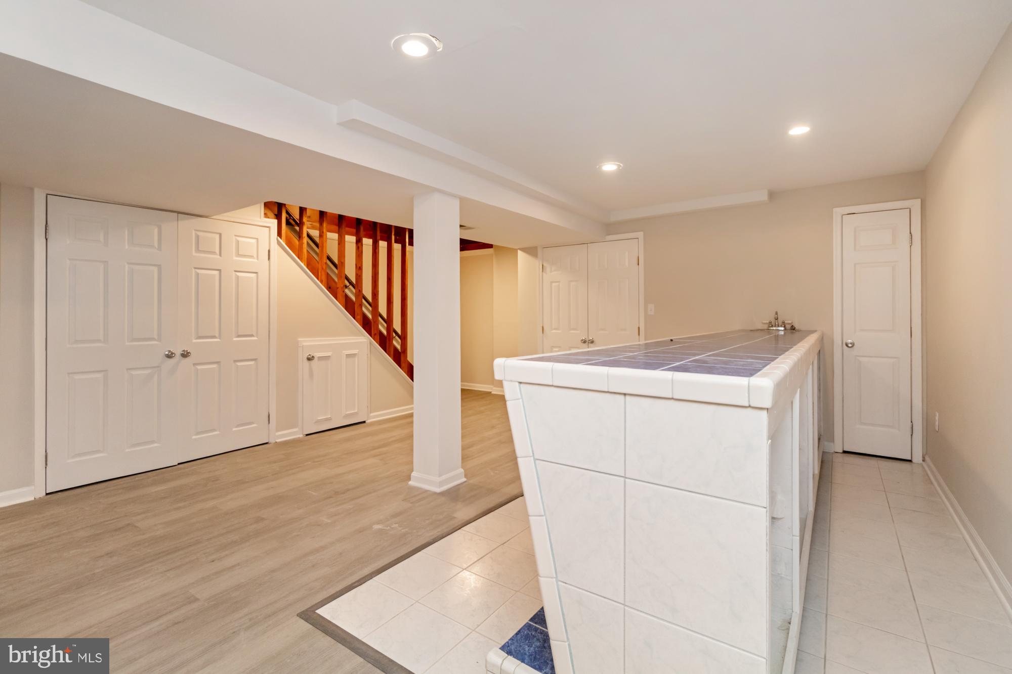 2315 LYNDHURST AVENUE