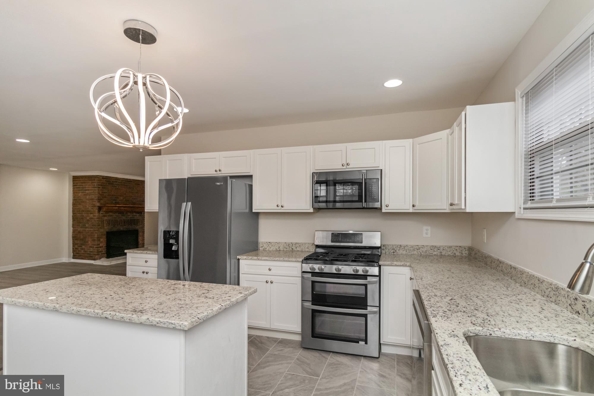 2315 LYNDHURST AVENUE