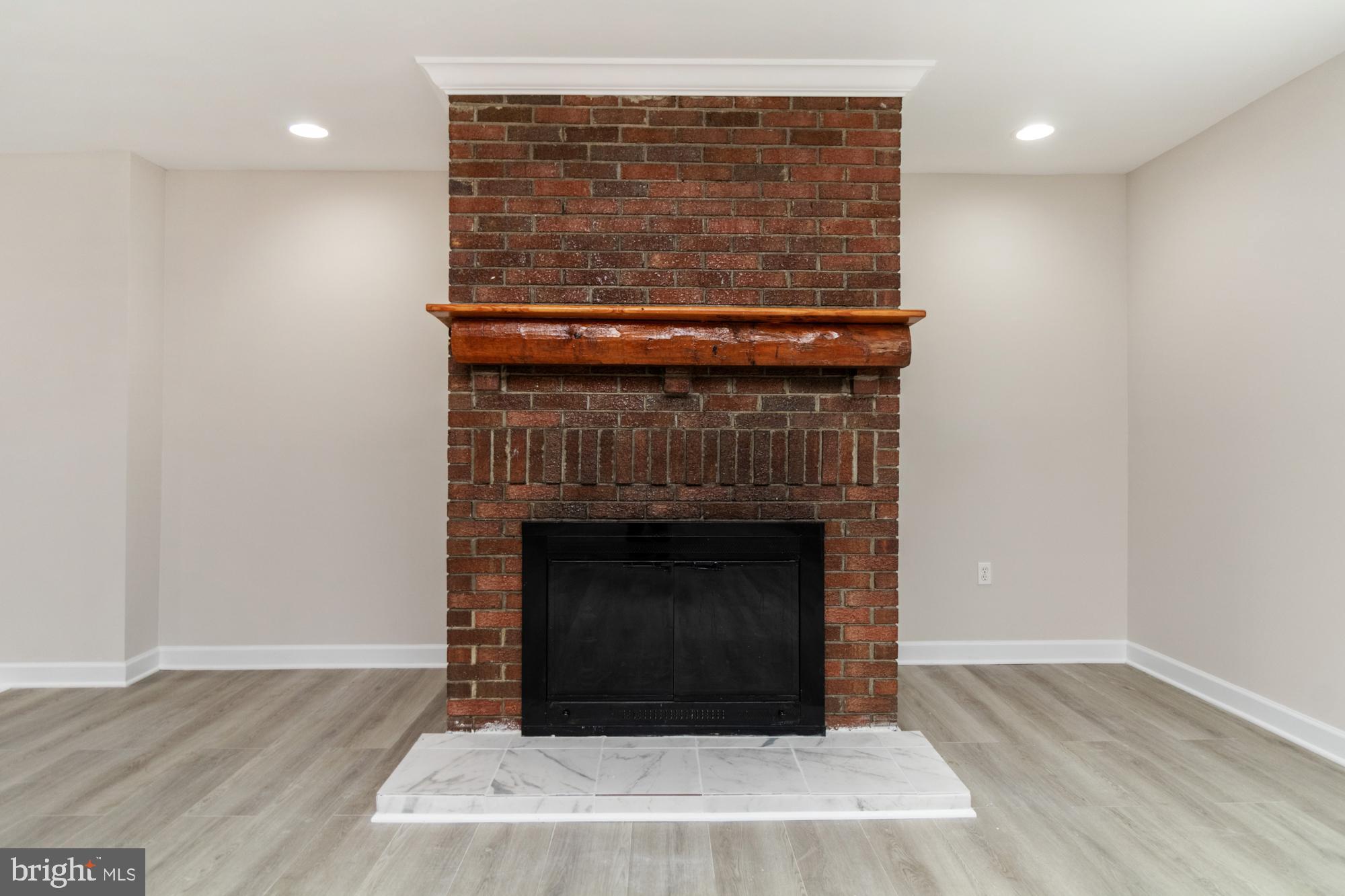 2315 LYNDHURST AVENUE