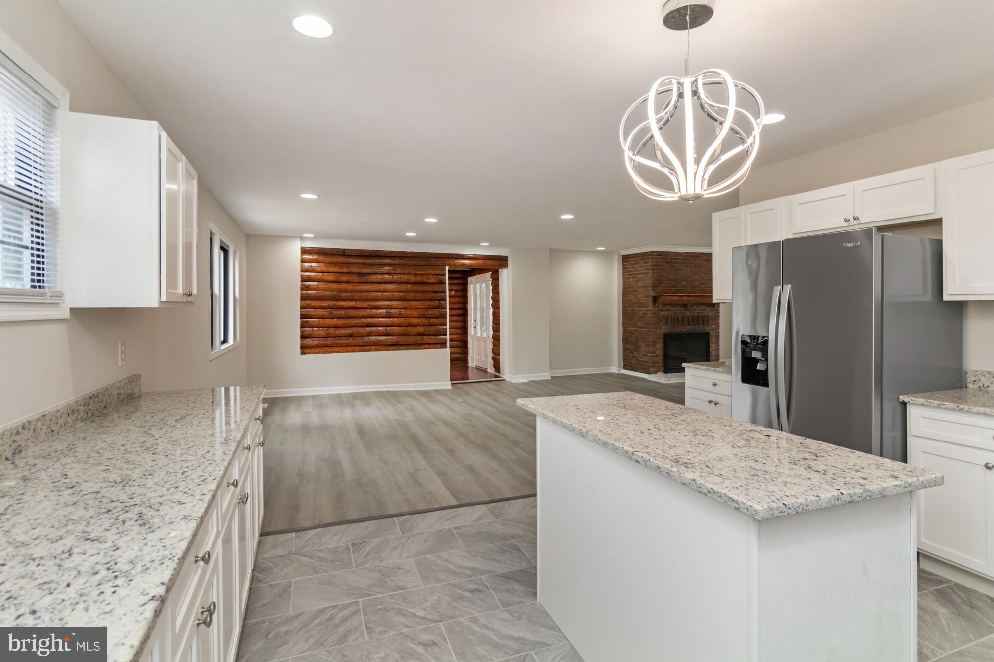 2315 LYNDHURST AVENUE