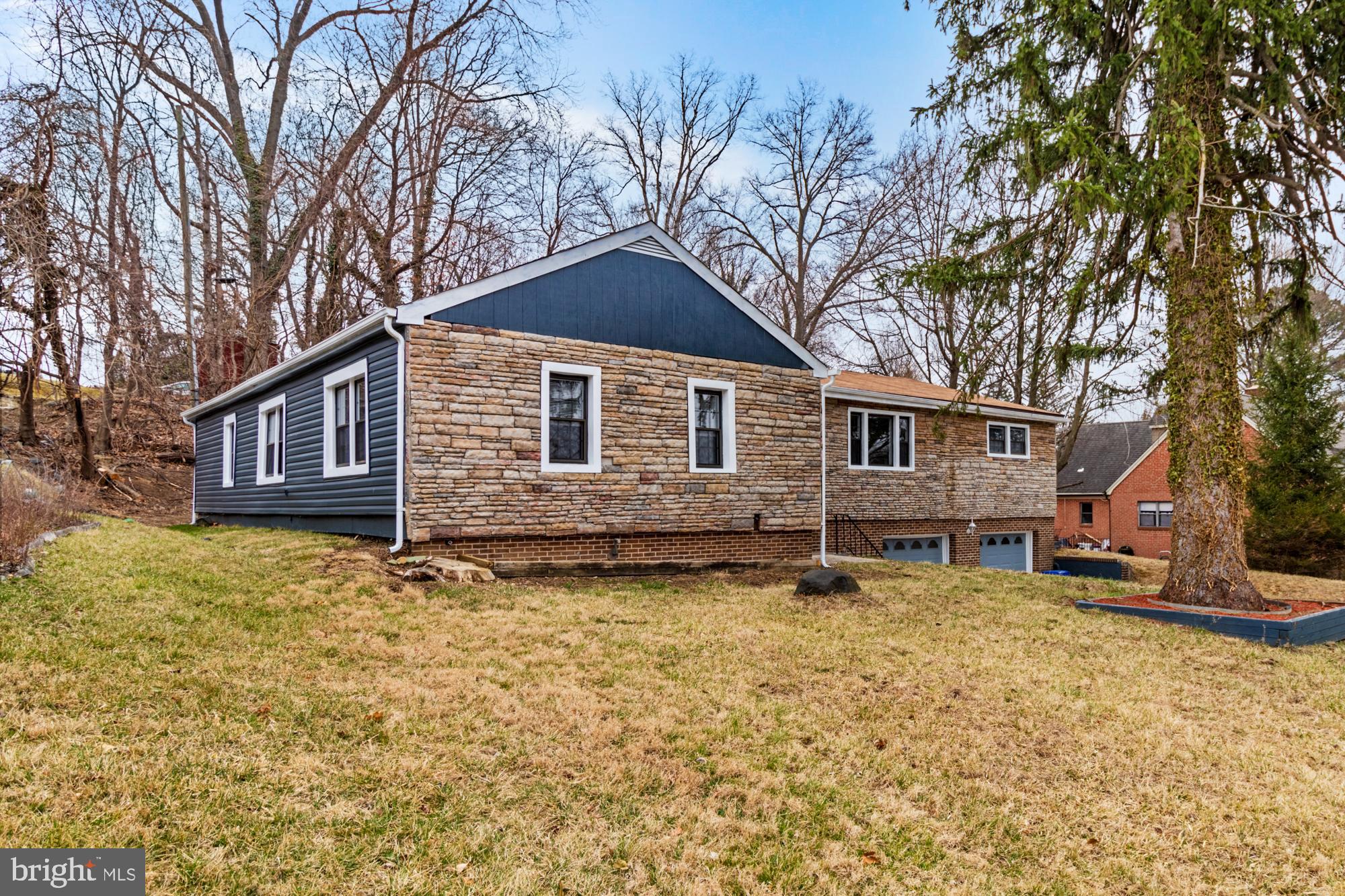 2315 LYNDHURST AVENUE