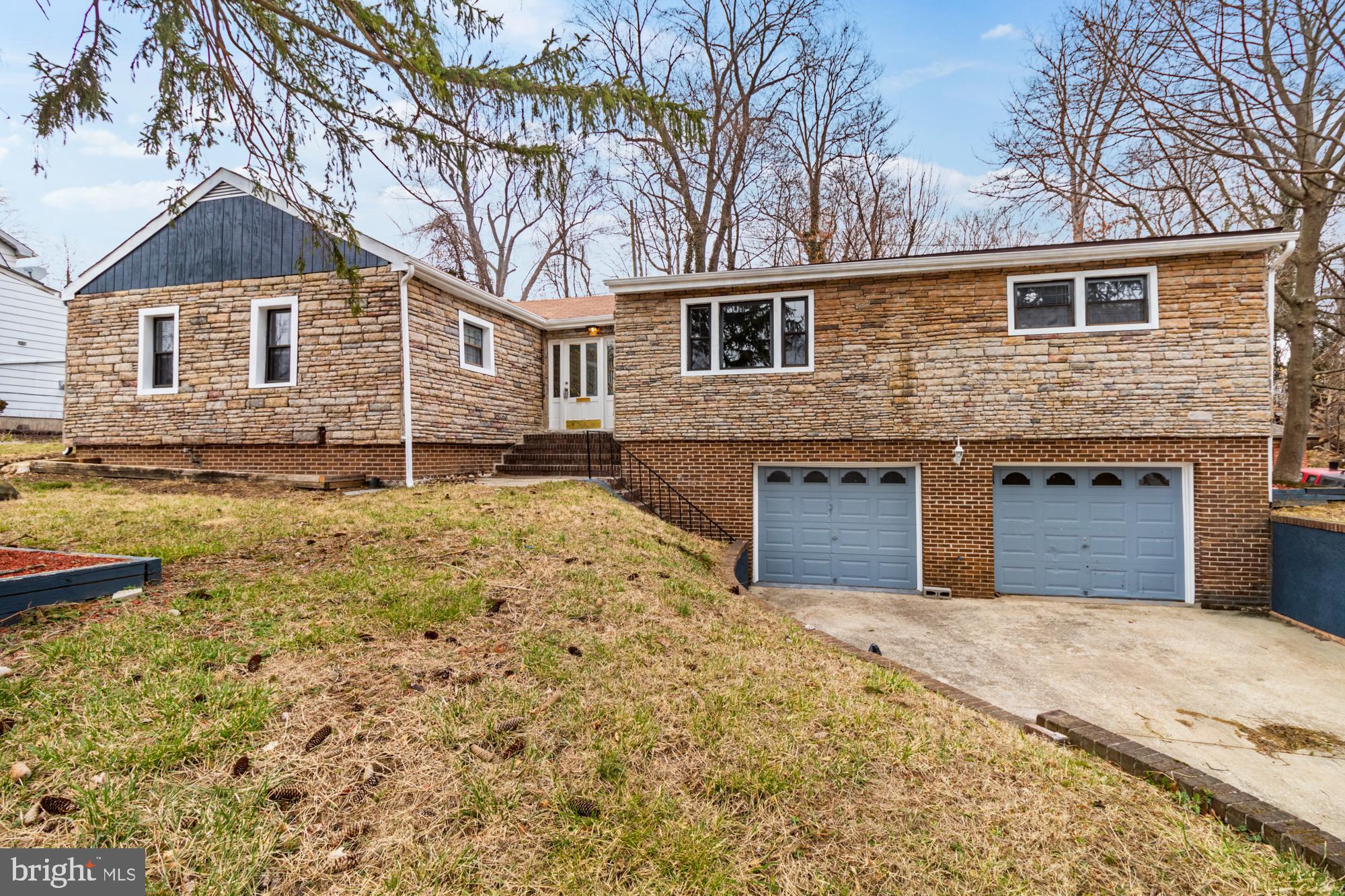 2315 LYNDHURST AVENUE