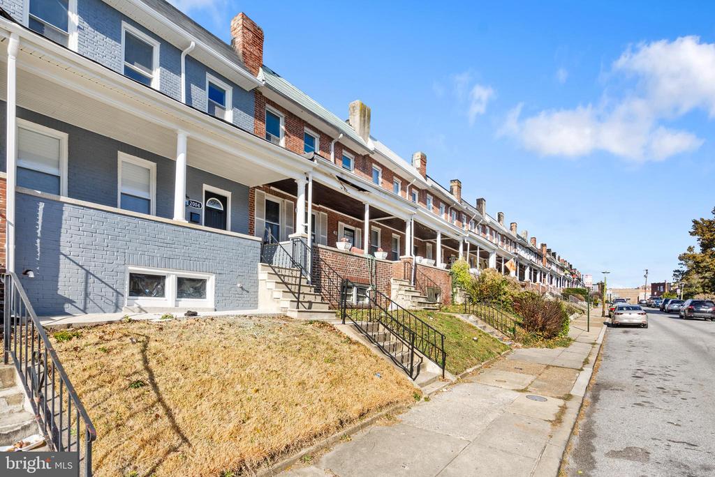 2004 RUXTON AVENUE