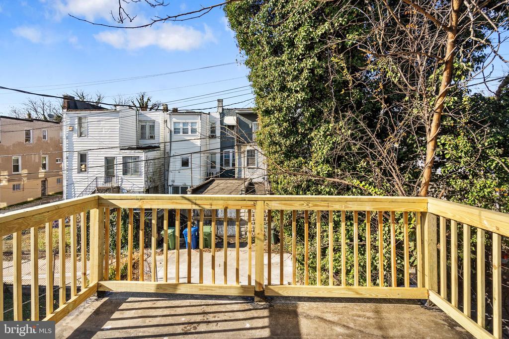 2004 RUXTON AVENUE