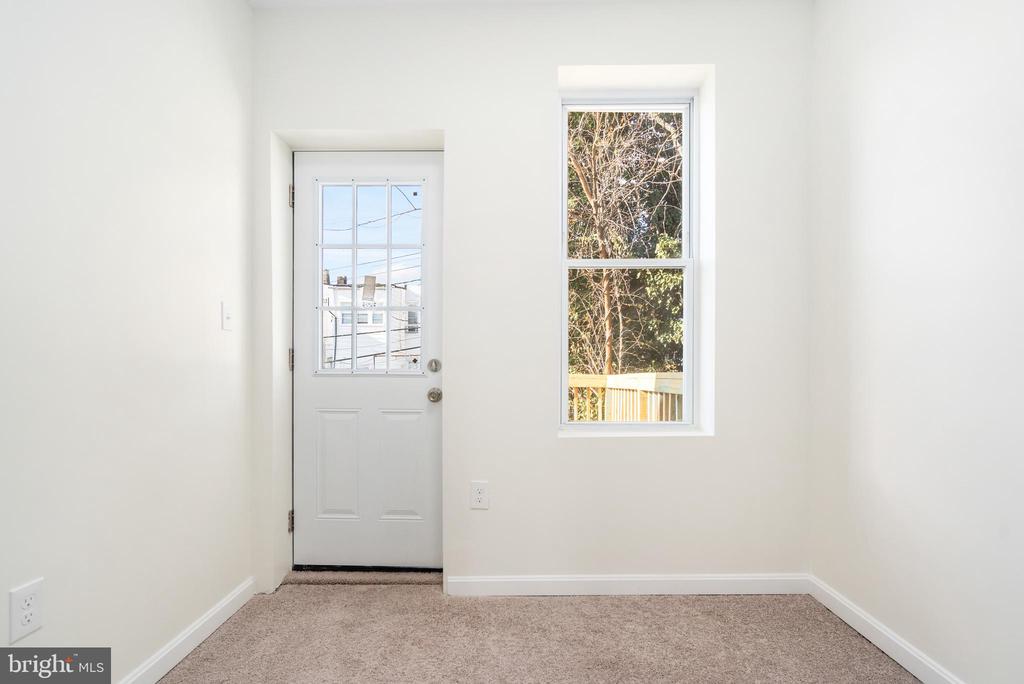 2004 RUXTON AVENUE