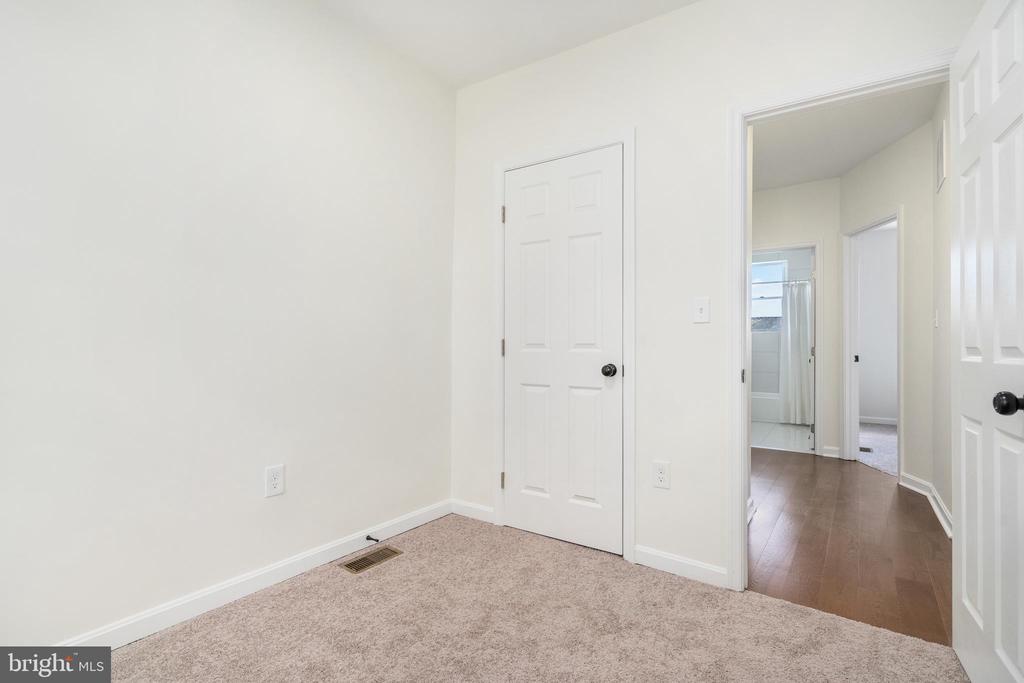 2004 RUXTON AVENUE