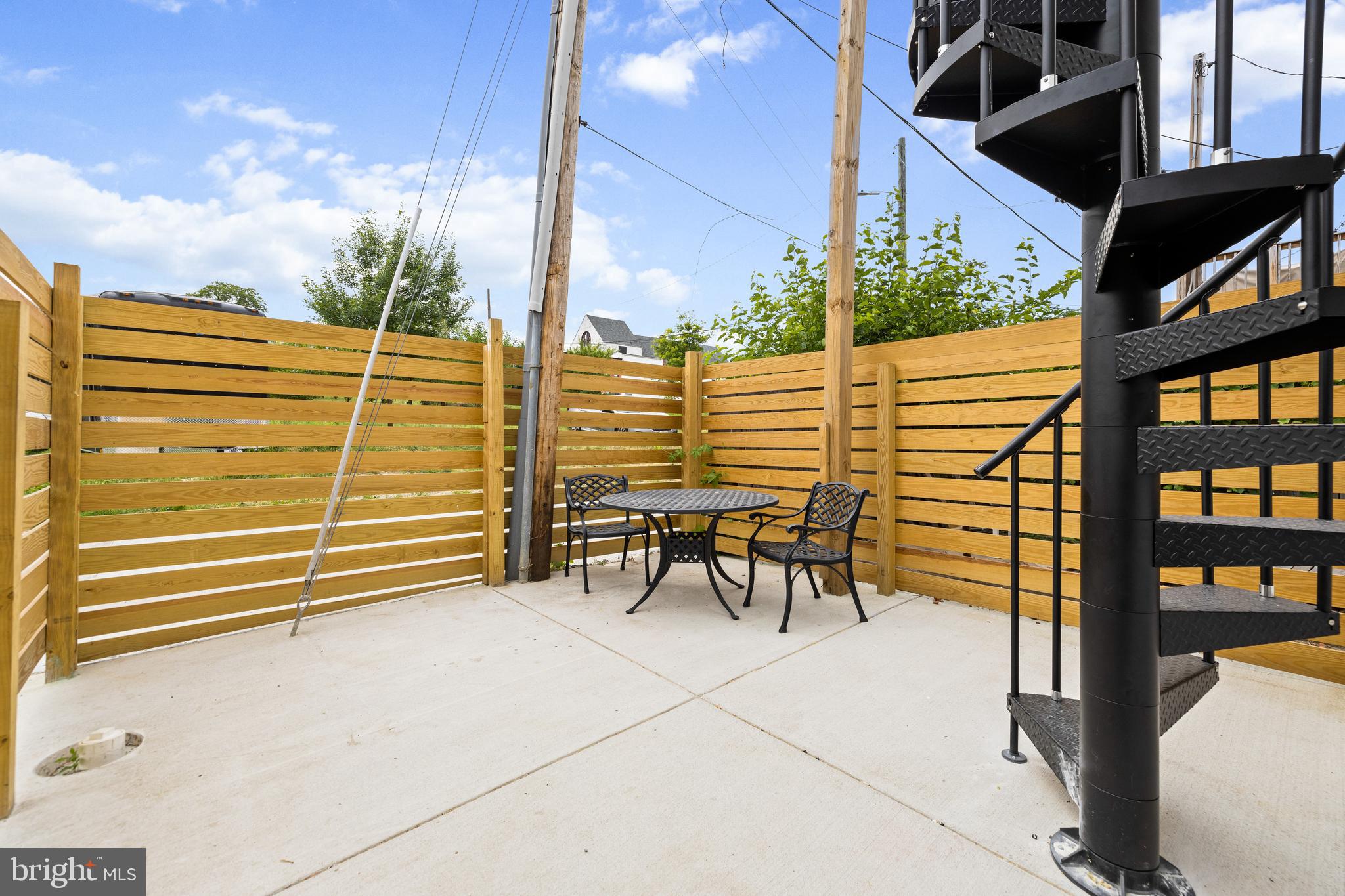 1406 N BROADWAY
