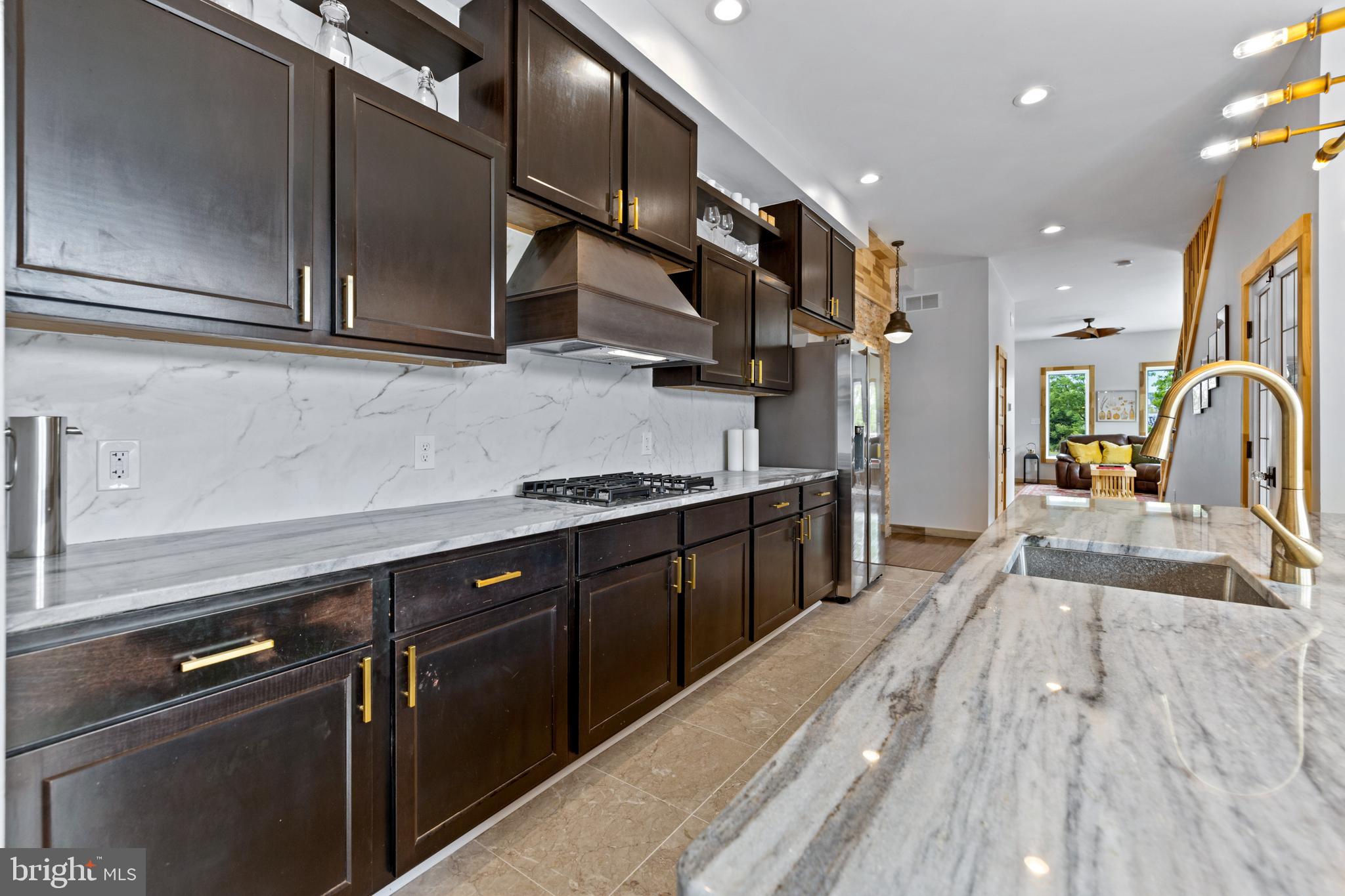 1406 N BROADWAY