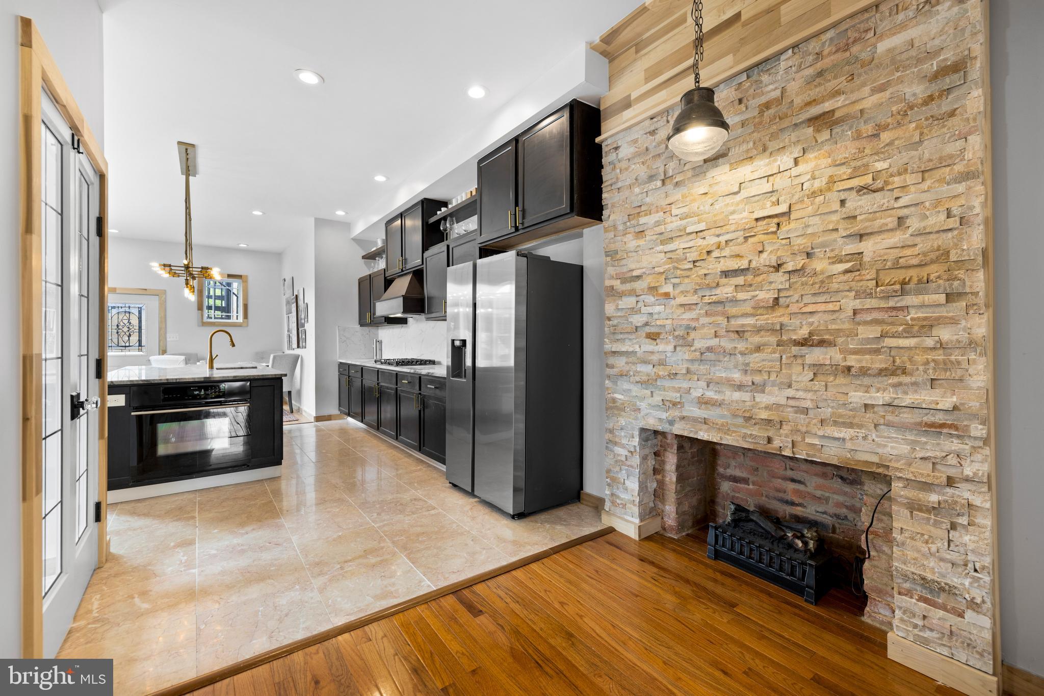 1406 N BROADWAY