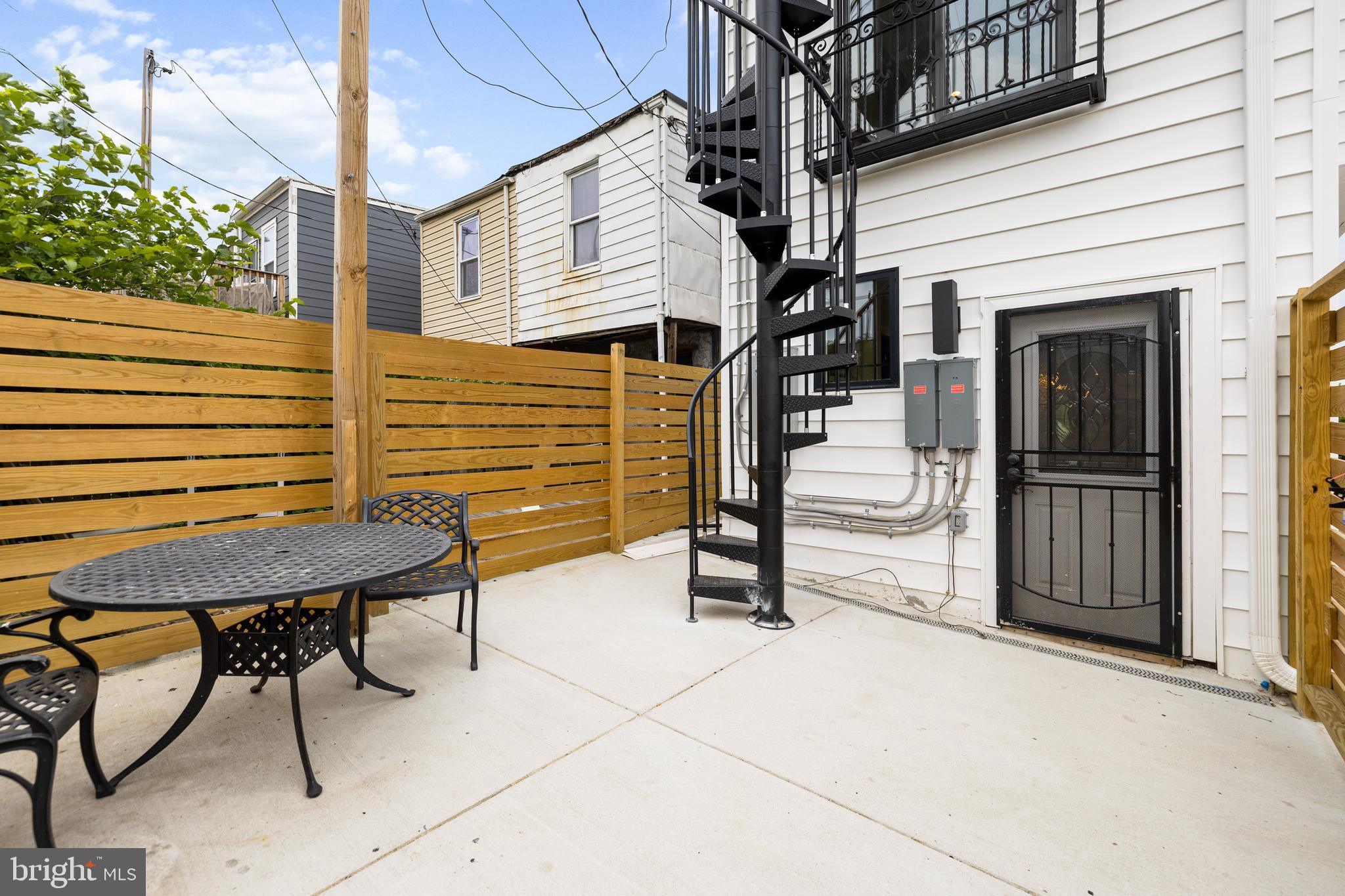 1406 N BROADWAY