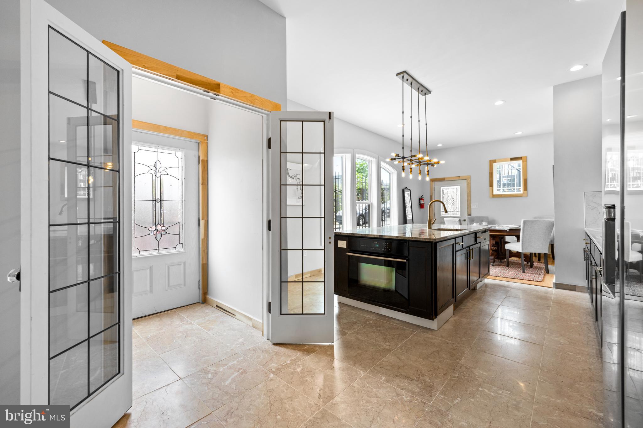 1406 N BROADWAY