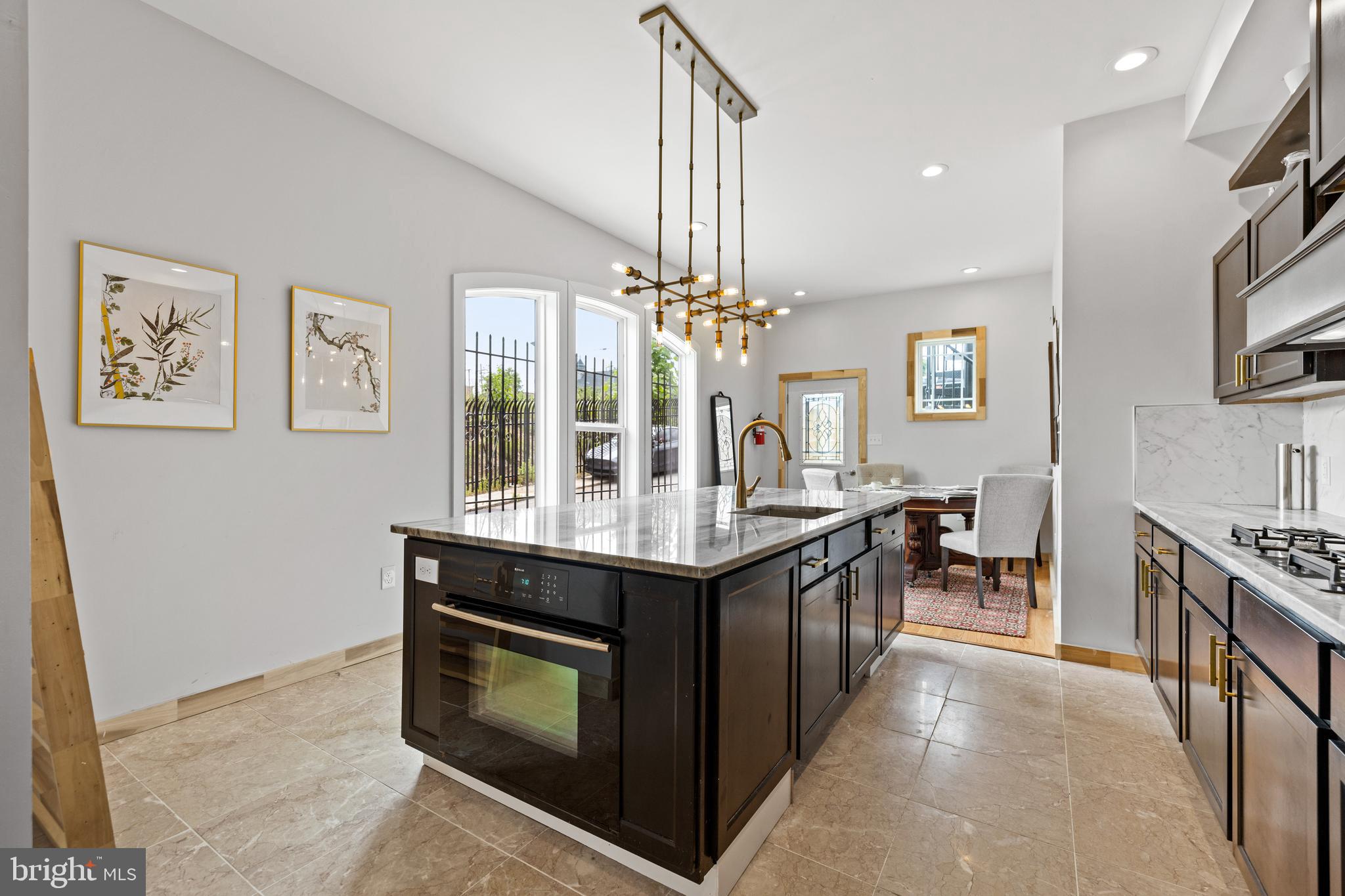 1406 N BROADWAY