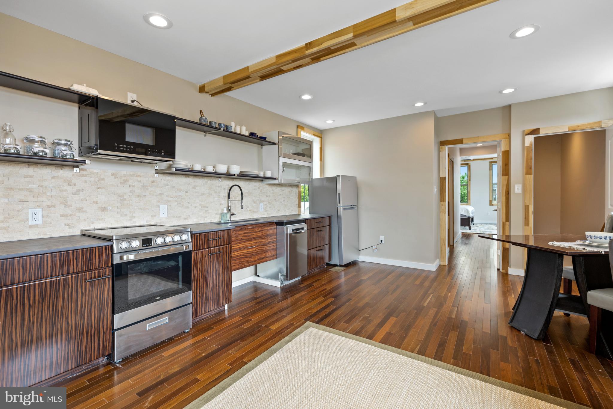 1406 N BROADWAY