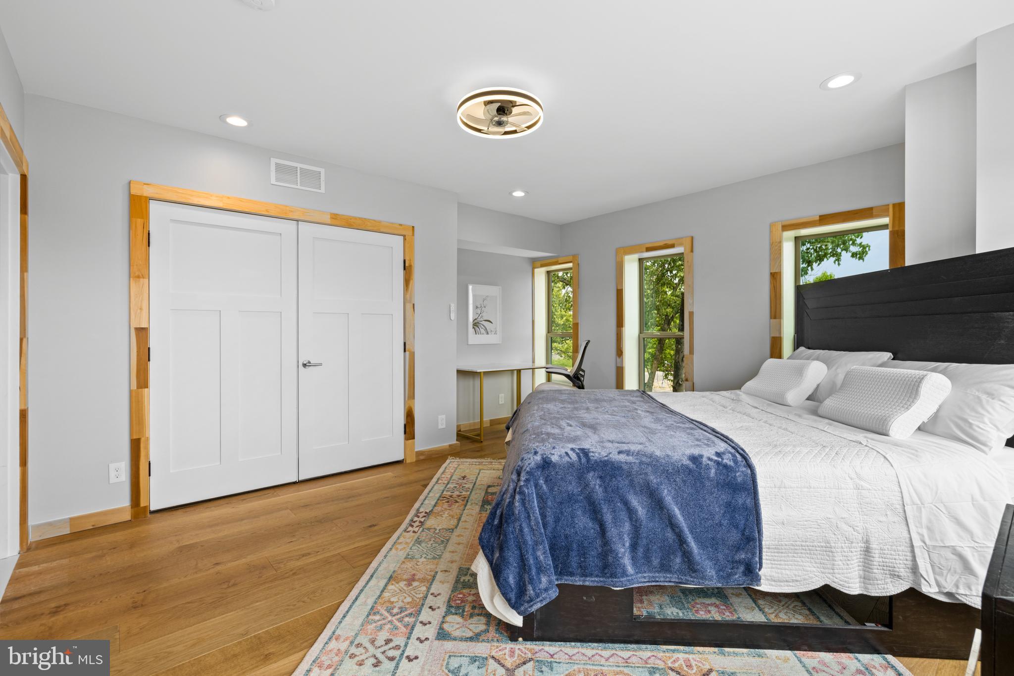 1406 N BROADWAY