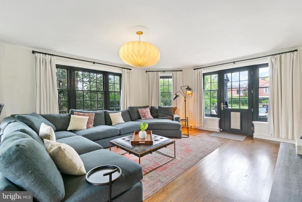 211 LAMBETH ROAD