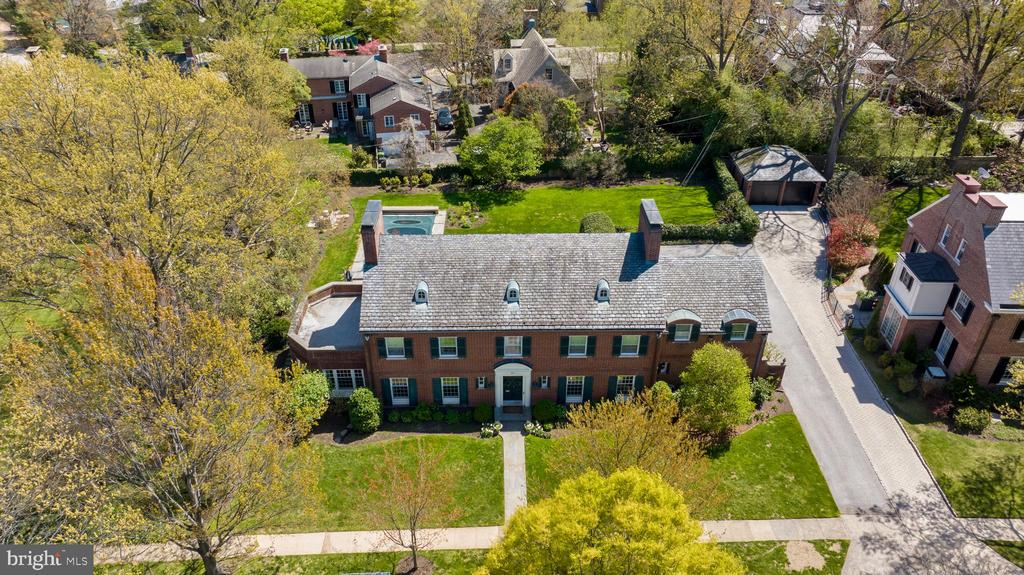 211 LAMBETH ROAD
