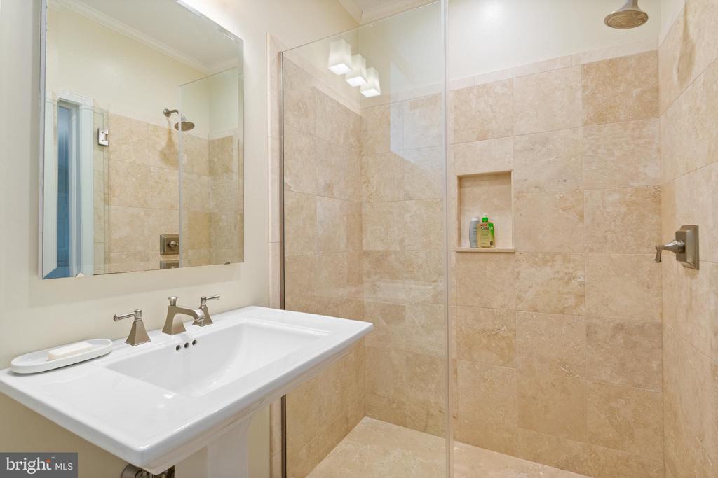 211 LAMBETH ROAD