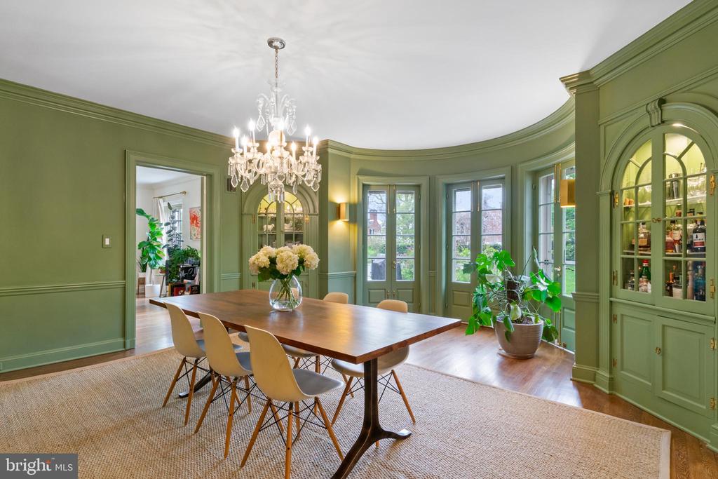 211 LAMBETH ROAD