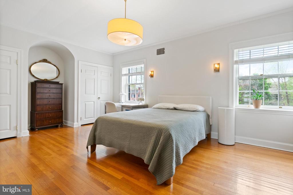 211 LAMBETH ROAD