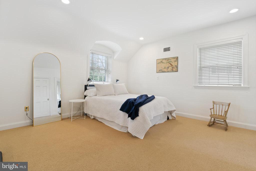 211 LAMBETH ROAD