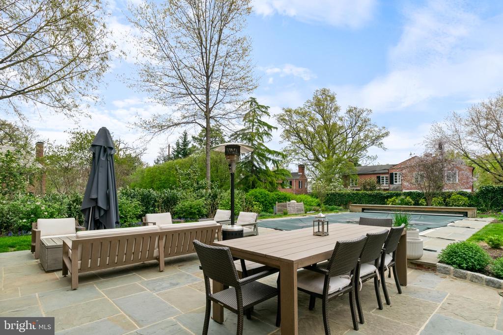 211 LAMBETH ROAD