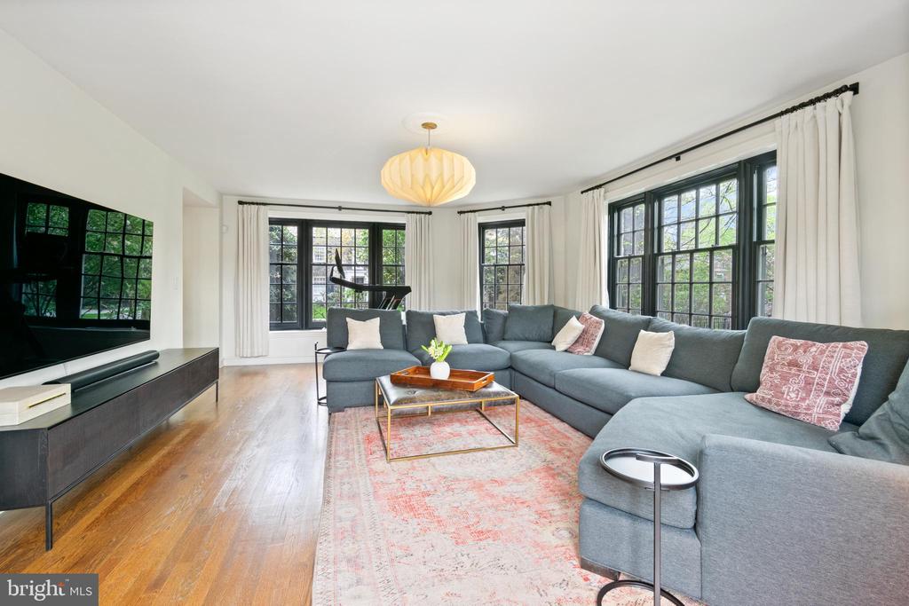 211 LAMBETH ROAD