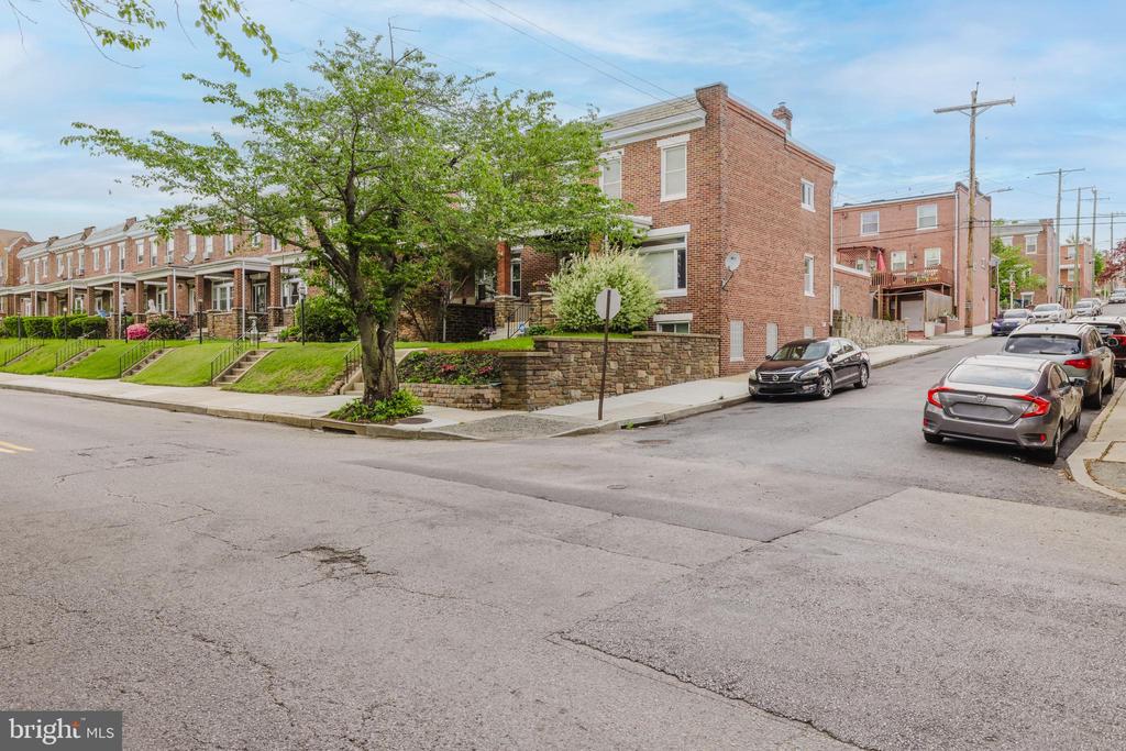4246 PARKSIDE DRIVE