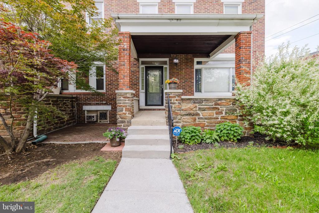 4246 PARKSIDE DRIVE